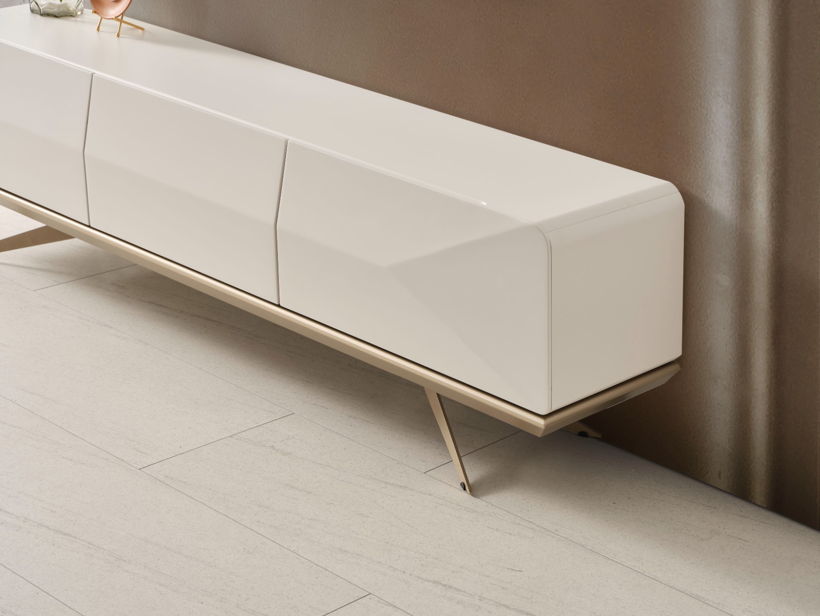 GUCCİ TV ÜNİTESİ